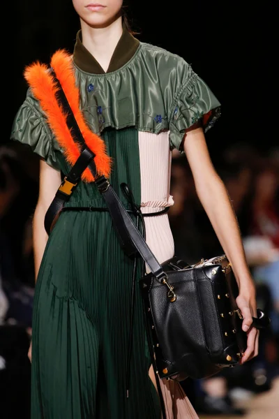 Look 10